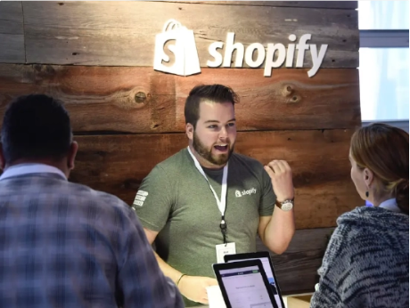 电商平台 Shopify 推动组织架构扁平化改革，减少中层经理人数